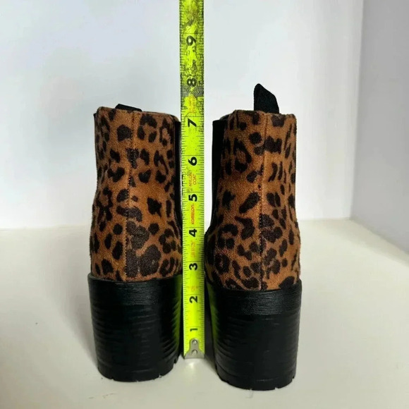 Soda Chelsea Ankle Boot Booties Womens 7 Animal Print 🐅 - Picture 6 of 9